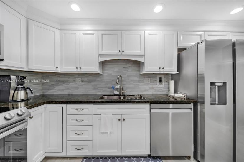 Picture of 4250 Galt Ocean Dr # 1J, Fort Lauderdale FL 33308