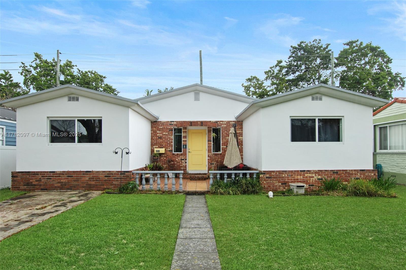 Picture of 259 Nahkoda Dr, Miami Springs, FL 33166