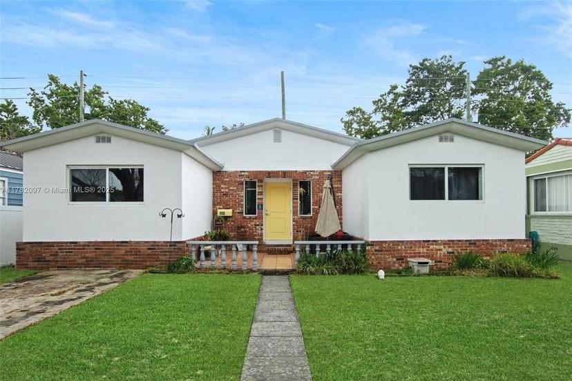 Picture of 259 Nahkoda Dr, Miami Springs FL 33166