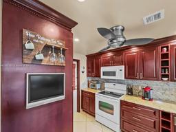 Picture of 3050 N Palm Aire Dr # 701, Pompano Beach, FL 33069