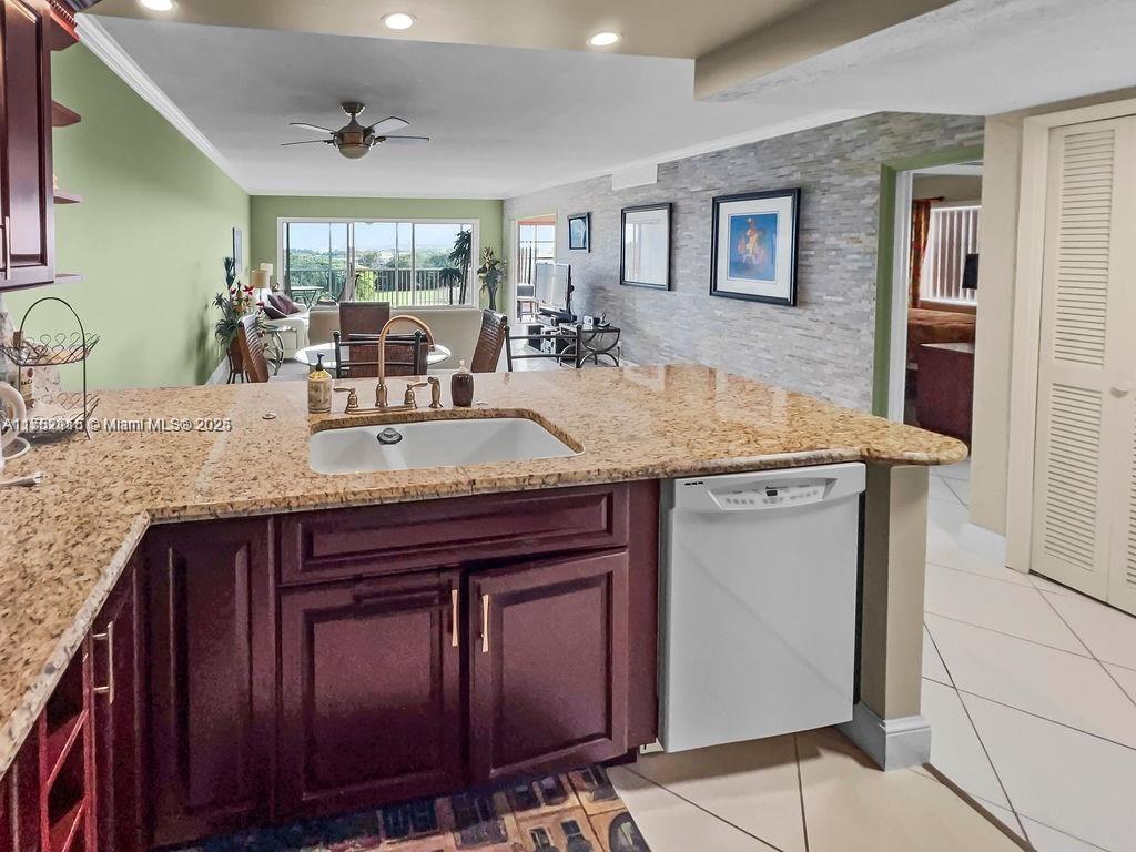 Picture of 3050 N Palm Aire Dr # 701, Pompano Beach, FL 33069