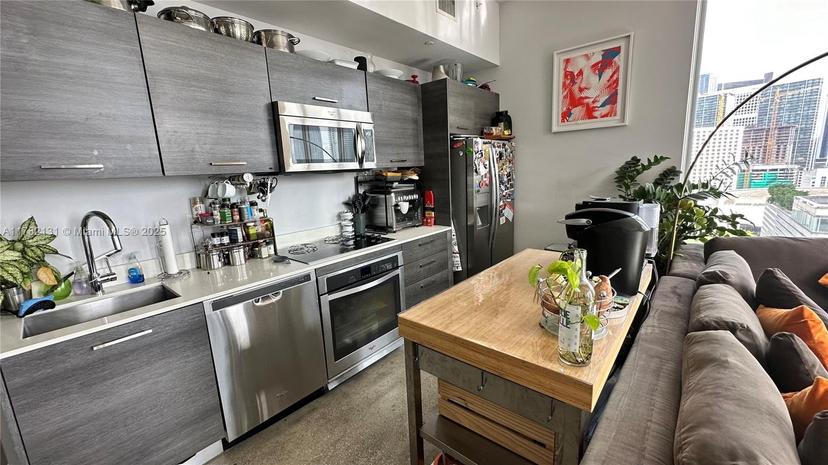 Picture of 151 SE 1St St # 1711, Miami FL 33131