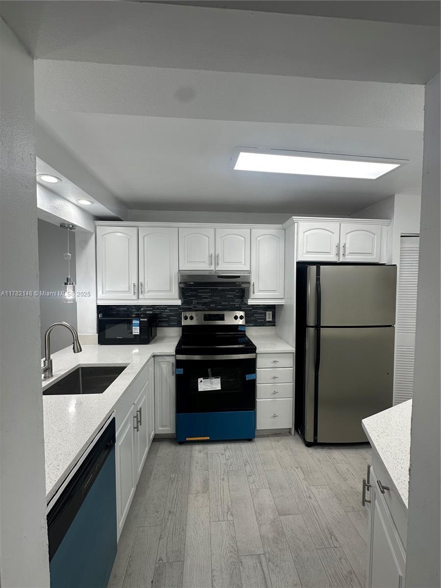 Picture of 901 NE 209Th Ter # 105, Miami, FL 33179