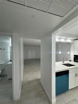Picture of 901 NE 209Th Ter # 105, Miami, FL 33179