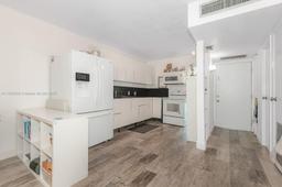 Picture of 3401 N Country Club Dr # 117, Aventura, FL 33180