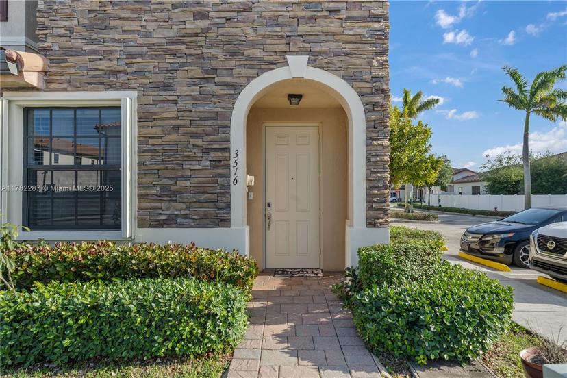 Picture of 3516 W 88Th Ter, Hialeah FL 33018