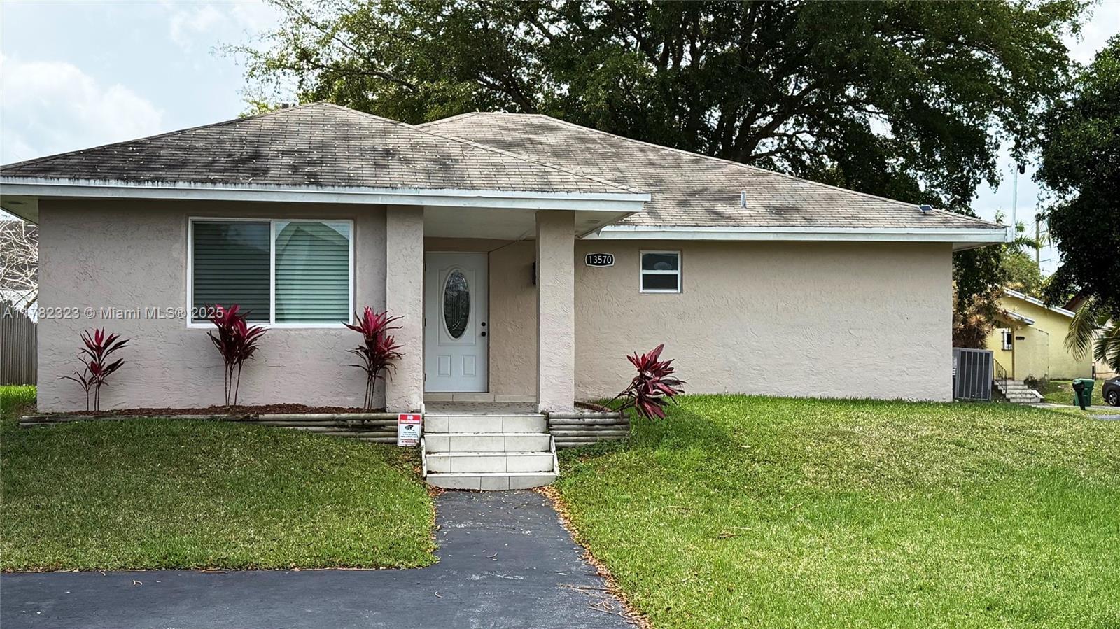 Picture of 13570 SW 286Th Ter, Homestead, FL 33033