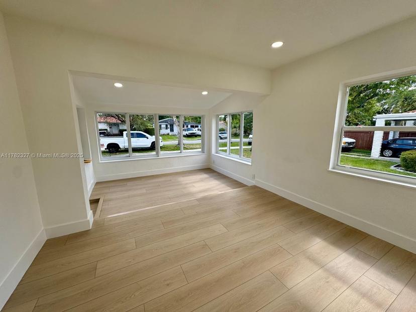Picture of 461 Plover Ave, Miami Springs FL 33166