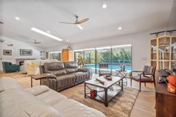 Picture of 940 NW 110Th Ln, Coral Springs, FL 33071