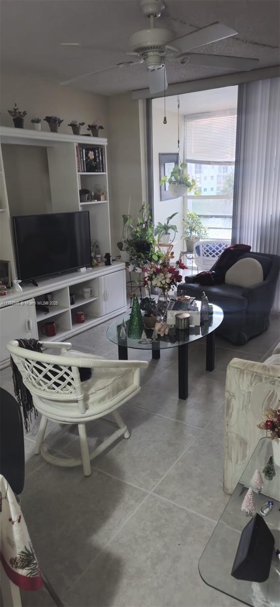 Picture of 8280 Sunrise Lakes Blvd # 205, Sunrise FL 33322