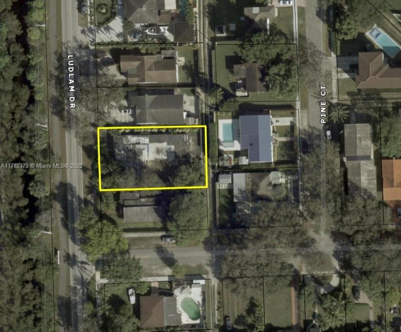 Picture of 325 Ludlam Dr, Miami Springs FL 33166