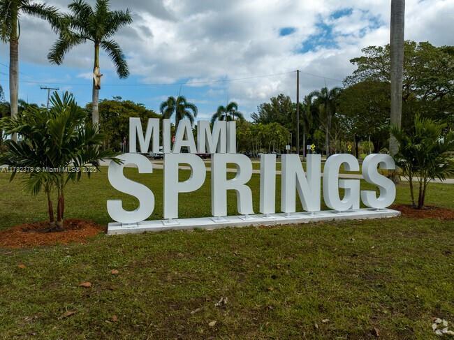 Picture of 325 Ludlam Dr, Miami Springs FL 33166