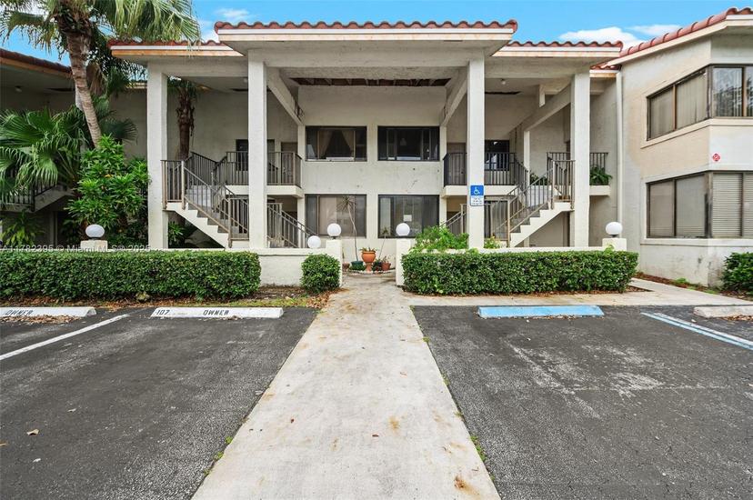 Picture of 3300 NW 46Th St # 207, Oakland Park FL 33309