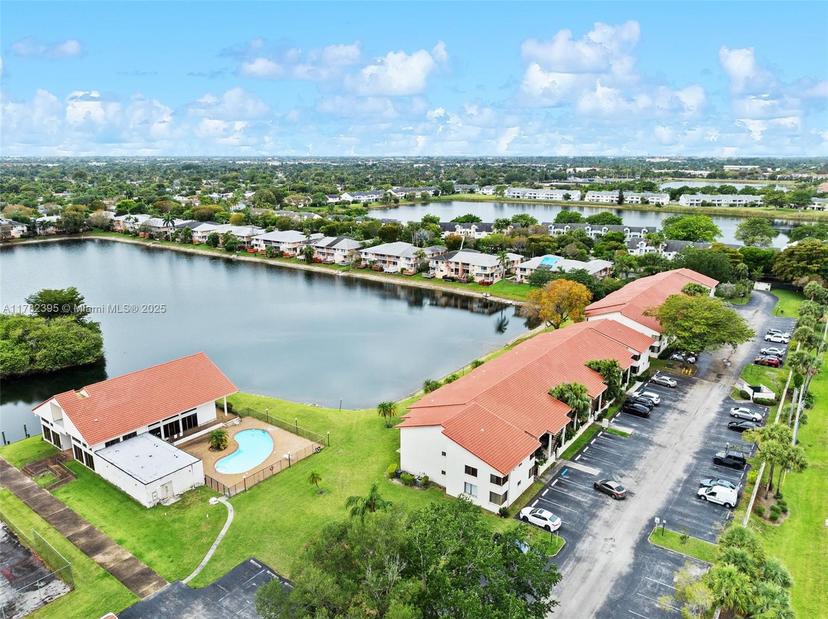Picture of 3300 NW 46Th St # 207, Oakland Park FL 33309