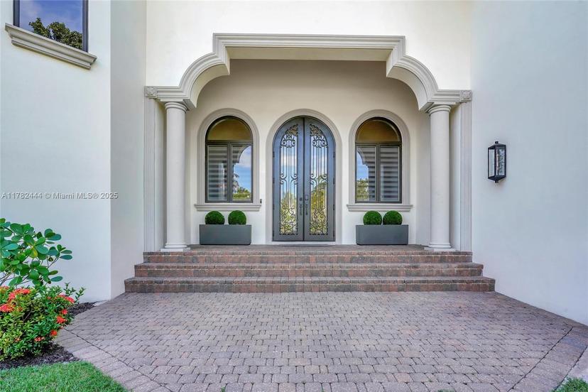 Picture of 606 Binnacle Drive, Naples FL 34103