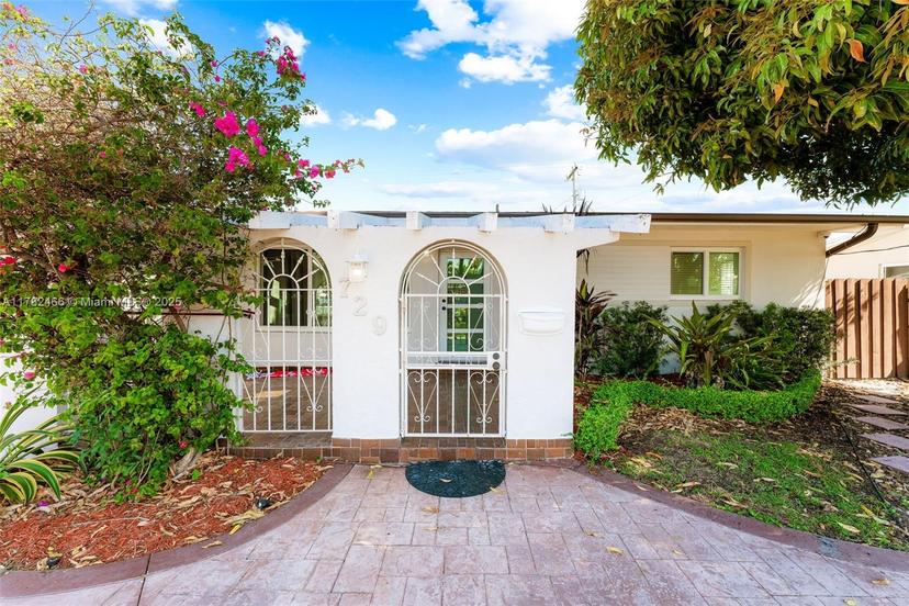 Picture of 729 W 50Th Pl, Hialeah FL 33012