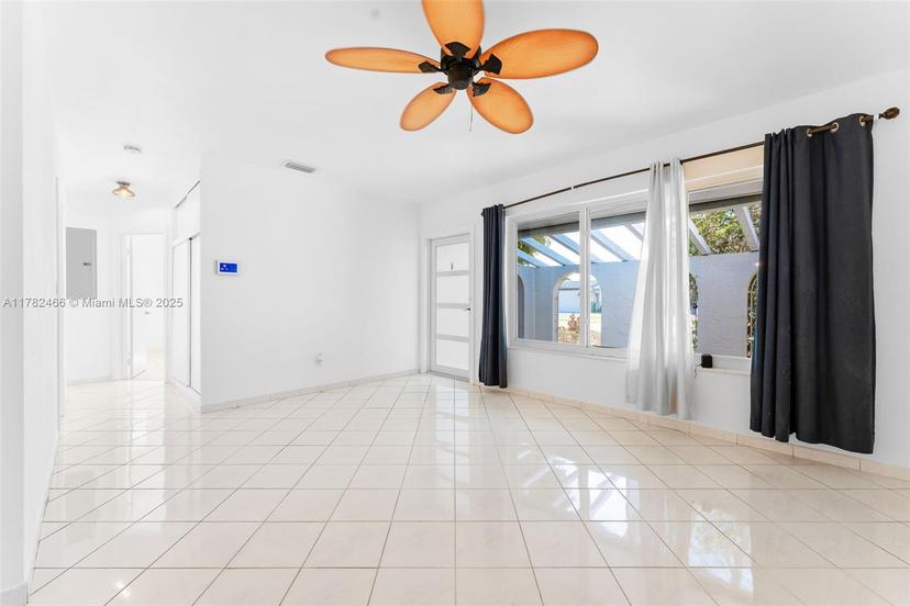 Picture of 729 W 50Th Pl, Hialeah FL 33012