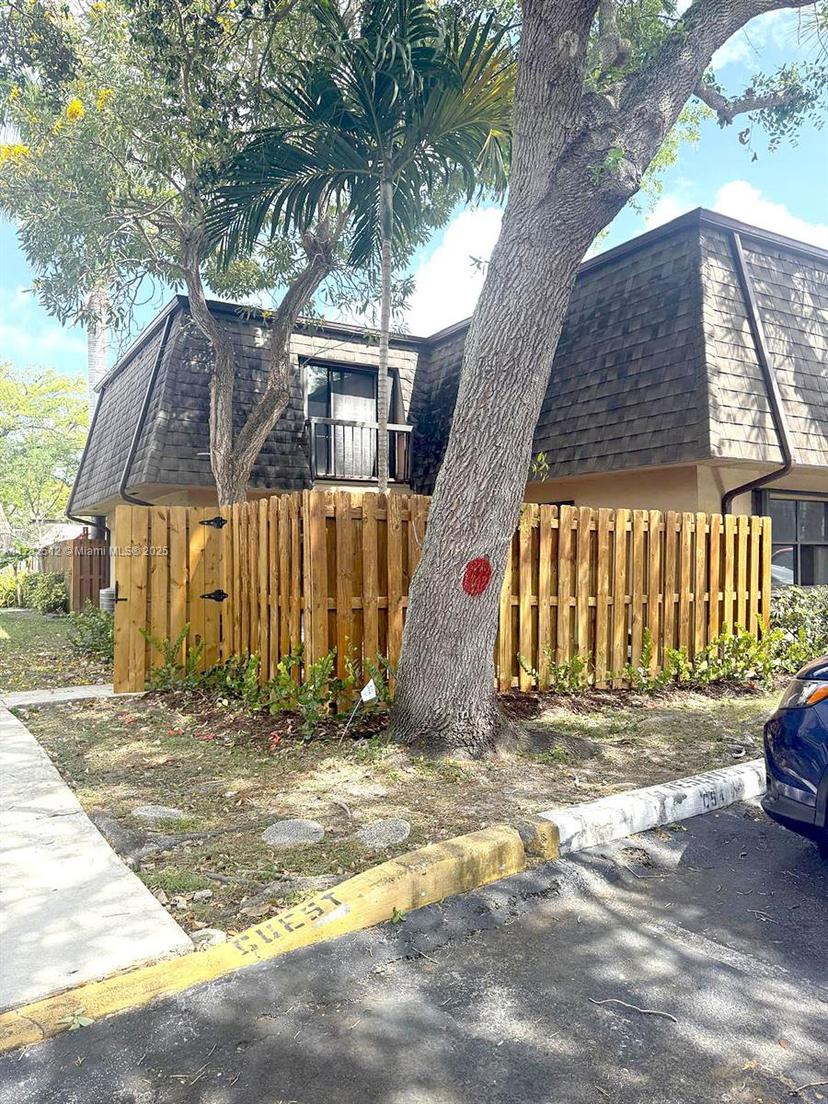 Picture of 14240 SW 94Th Cir Ln # 32, Miami FL 33186