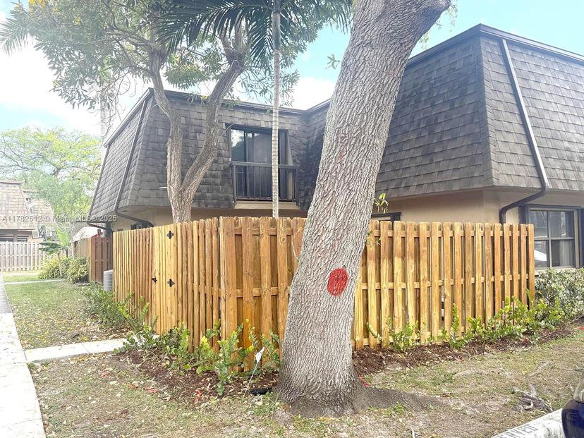 Picture of 14240 SW 94Th Cir Ln # 32, Miami FL 33186
