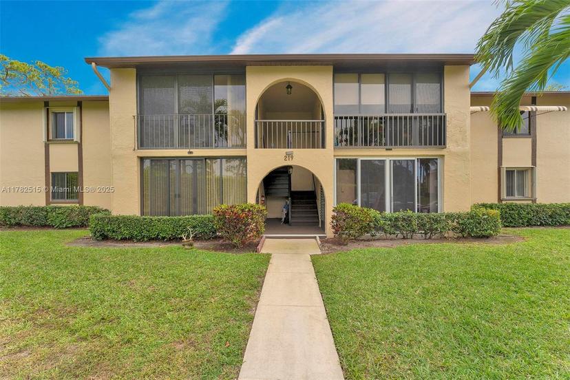 Picture of 219 Pine Hov Cir # 1, Green Acres FL 33463