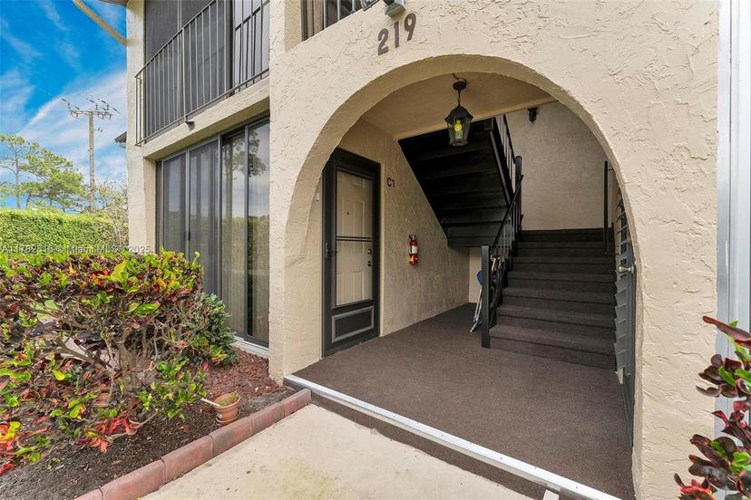 Picture of 219 Pine Hov Cir # 1, Green Acres FL 33463