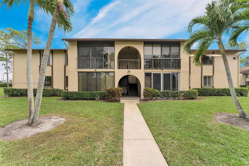 Picture of 219 Pine Hov Cir # 1, Green Acres FL 33463