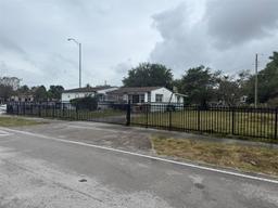 Picture of 18300 NW 10Th Ct, Miami Gardens, FL 33169