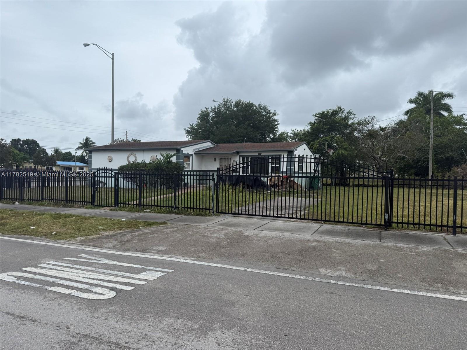 Picture of 18300 NW 10Th Ct, Miami Gardens, FL 33169