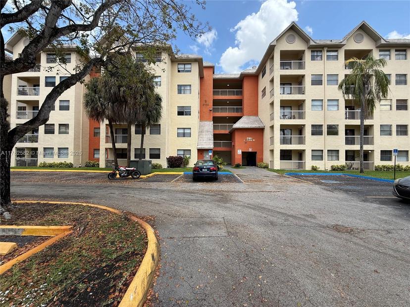 Picture of 8180 Geneva Ct # 126, Doral FL 33166