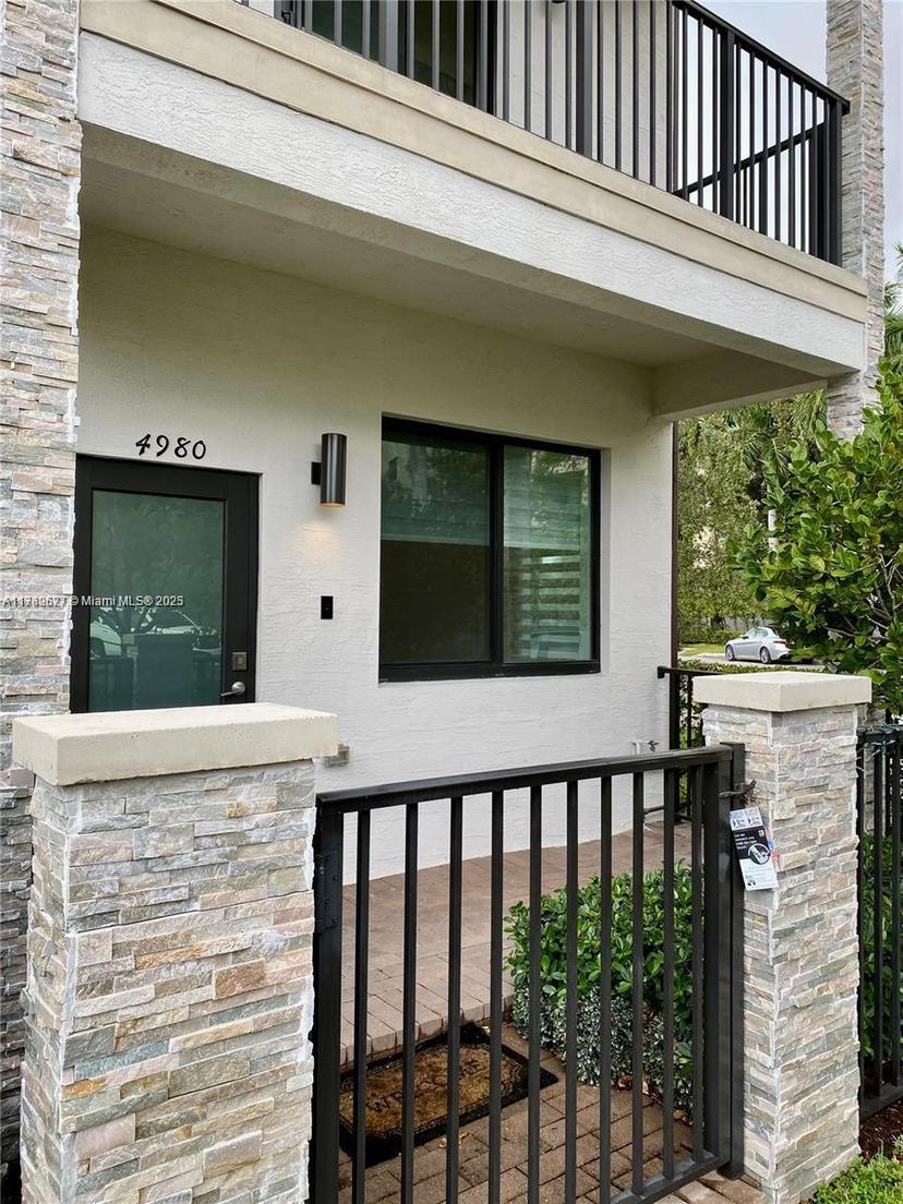 Picture of 4980 NW 83Rd Ave, Doral FL 33166