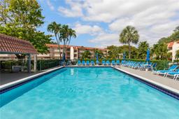 Picture of 400 S Hollybrook Dr # 302, Pembroke Pines, FL 33025