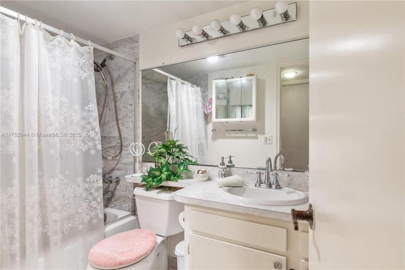 Picture of 400 S Hollybrook Dr # 302, Pembroke Pines FL 33025