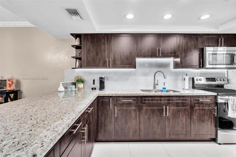 Picture of 891 W 79Th Pl, Hialeah FL 33014
