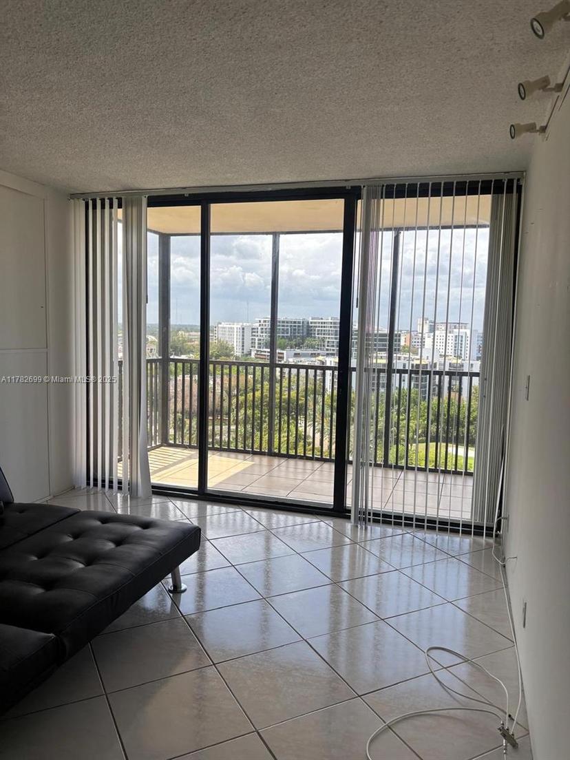 Picture of 20301 W Country Club Dr # 1430, Aventura FL 33180