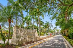 Picture of 9454 NW 8Th Cir, Plantation, FL 33324