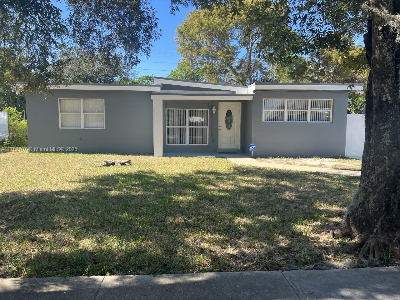 Picture of 3330 SW 59Th Terr, West Park, FL 33023