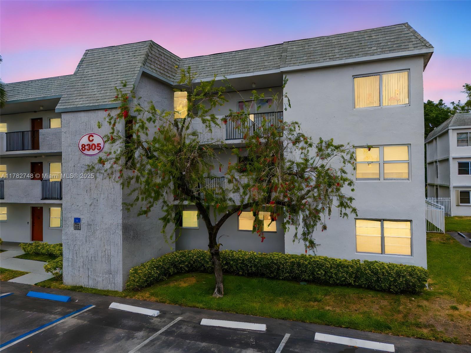 Picture of 8305 NW 61St St # C215, Tamarac, FL 33321