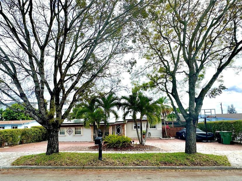 Picture of 660 W 70Th Pl, Hialeah FL 33014