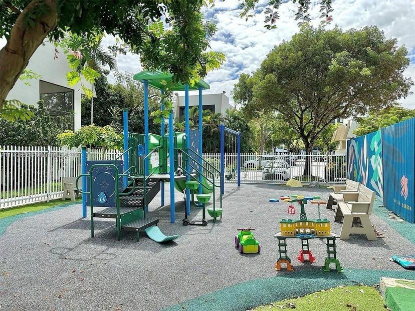 Picture of 20200 W Country Club Dr # 101, Aventura FL 33180