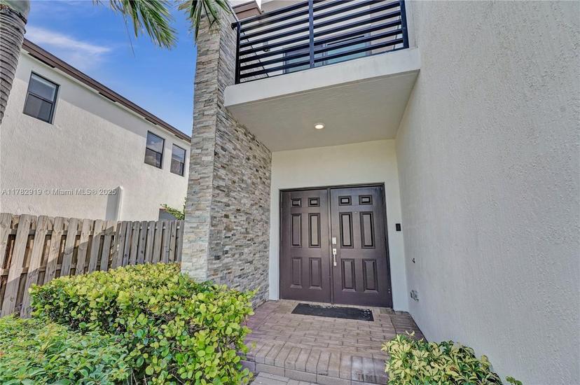 Picture of 20900 NE 2Nd Ct, Miami FL 33179