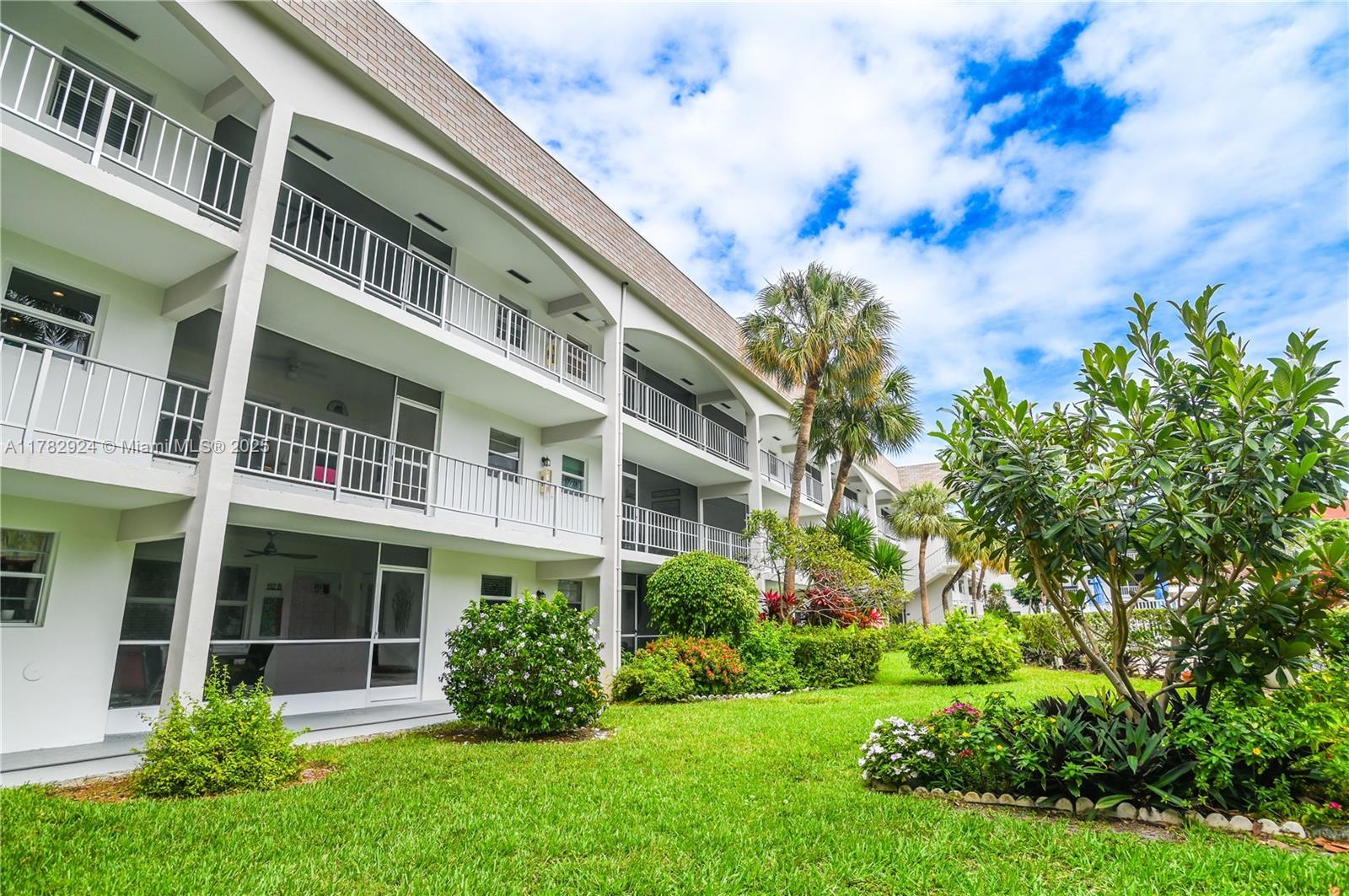 Picture of 581 Blue Heron Dr # B, Hallandale Beach, FL 33009