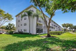 Picture of 300 SW 134Th Way # 212E, Pembroke Pines, FL 33027