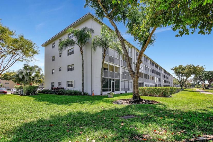 Picture of 300 SW 134Th Way # 212E, Pembroke Pines FL 33027