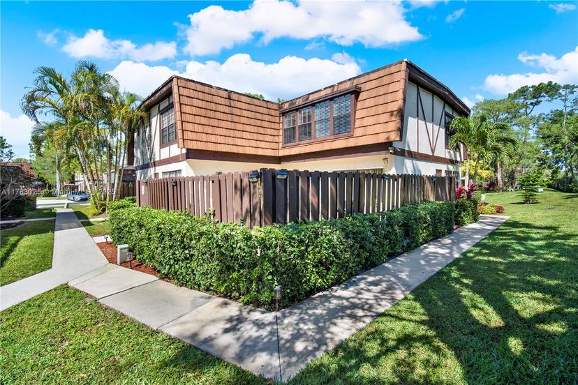 Picture of 130 Weybridge Cir Unit C, Royal Palm Beach FL 33411
