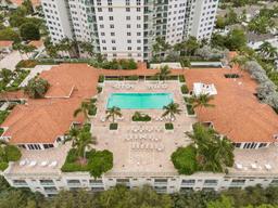 Picture of 20000 E Country Club Dr # 416, Aventura, FL 33180