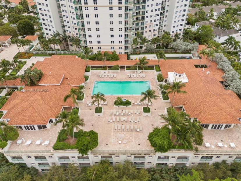 Picture of 20000 E Country Club Dr # 416, Aventura FL 33180