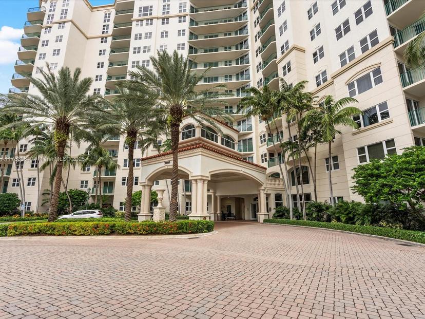 Picture of 20000 E Country Club Dr # 416, Aventura FL 33180