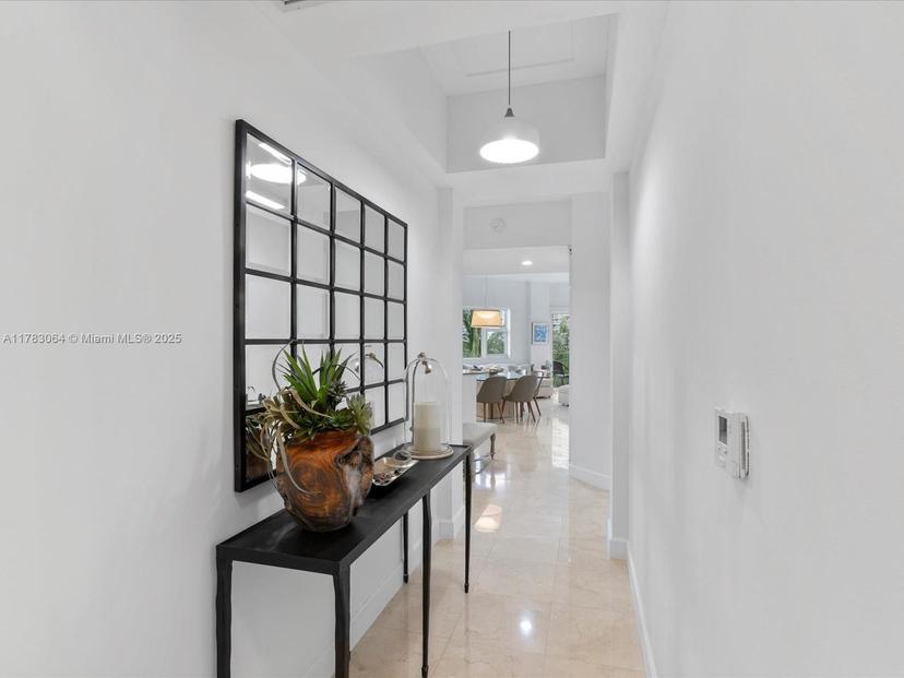 Picture of 20000 E Country Club Dr # 416, Aventura FL 33180