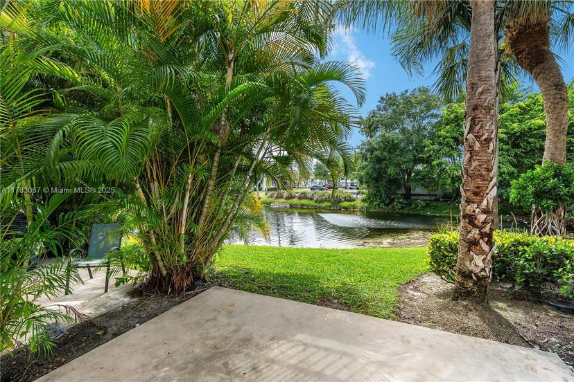 Picture of 2412 NW 97Th Way, Pembroke Pines FL 33024