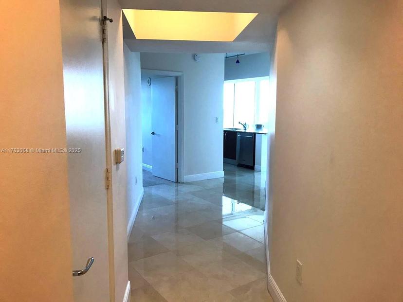 Picture of 20000 E Country Club Dr # 908, Aventura FL 33180